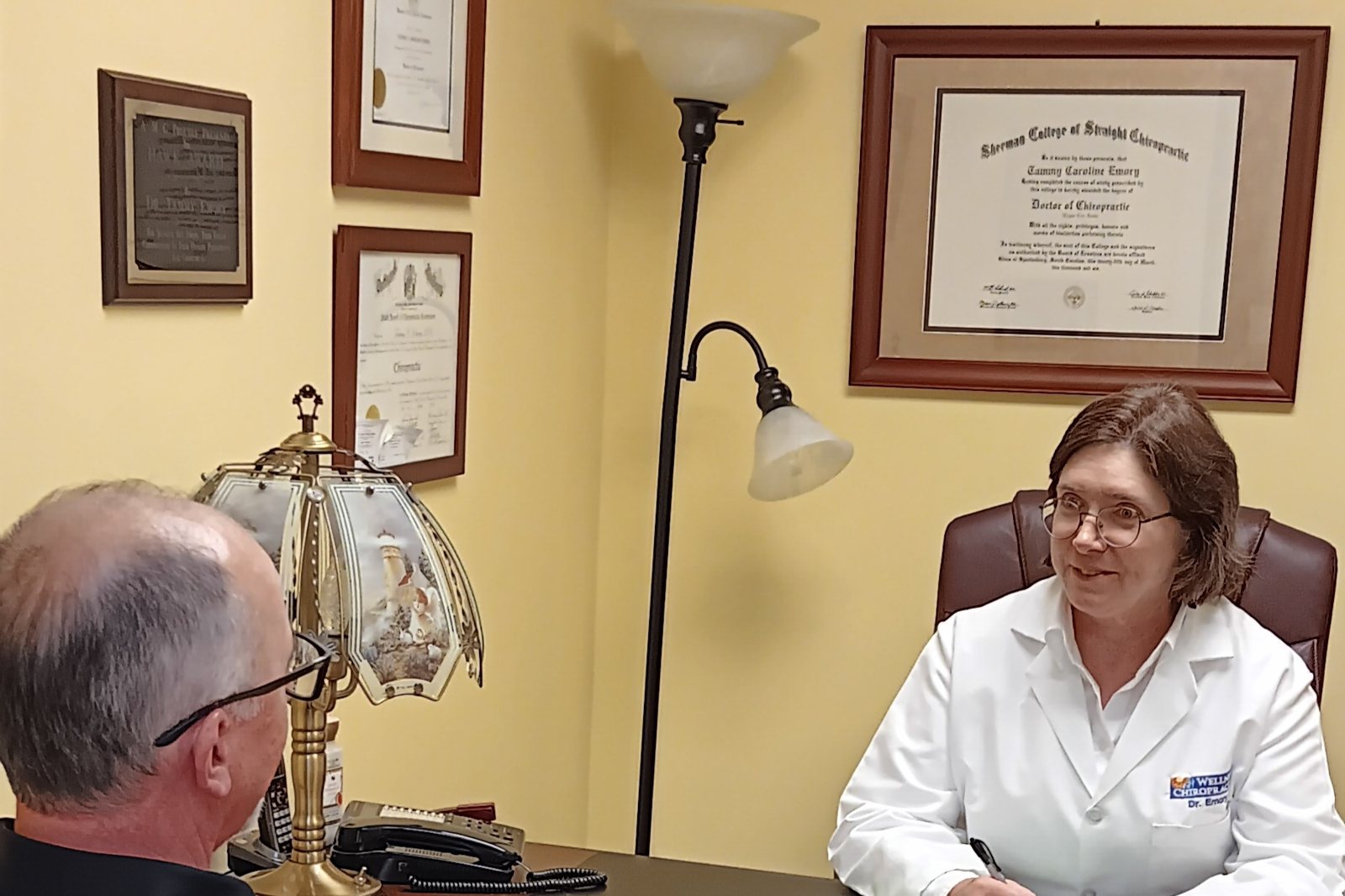 Dr. Tammy Emory speaking with a patient at Wellness Chiropractic Health Center in Duncan, SC